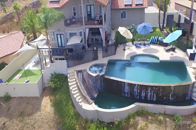  Piscine à débordement à deux étages 