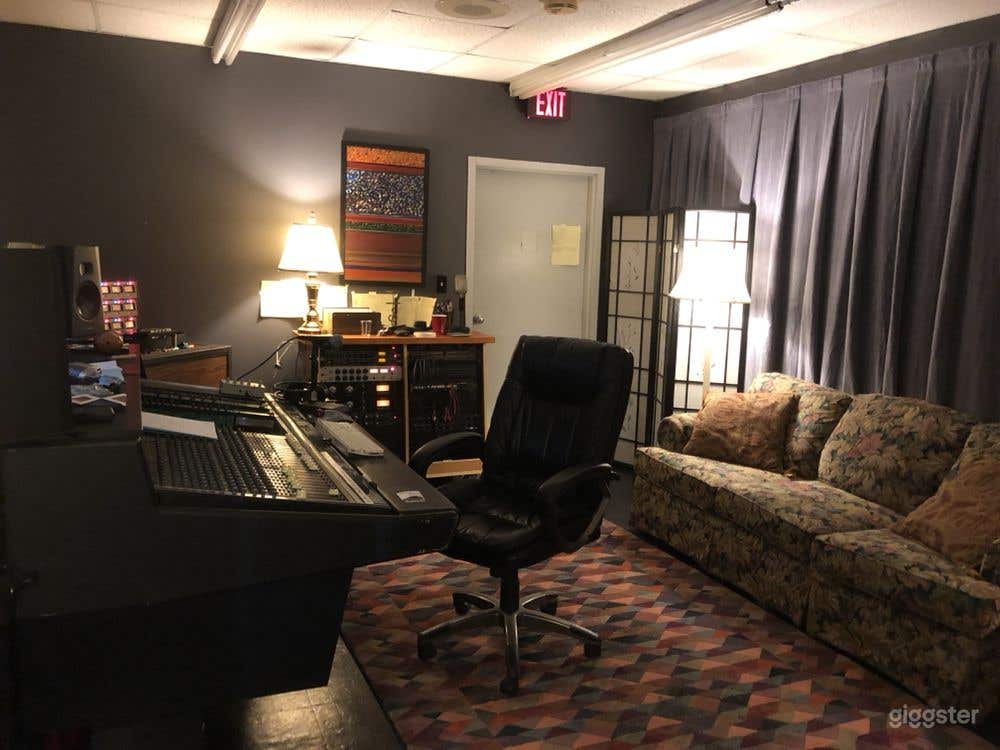 Spacious Studio in Nashville Photo 3