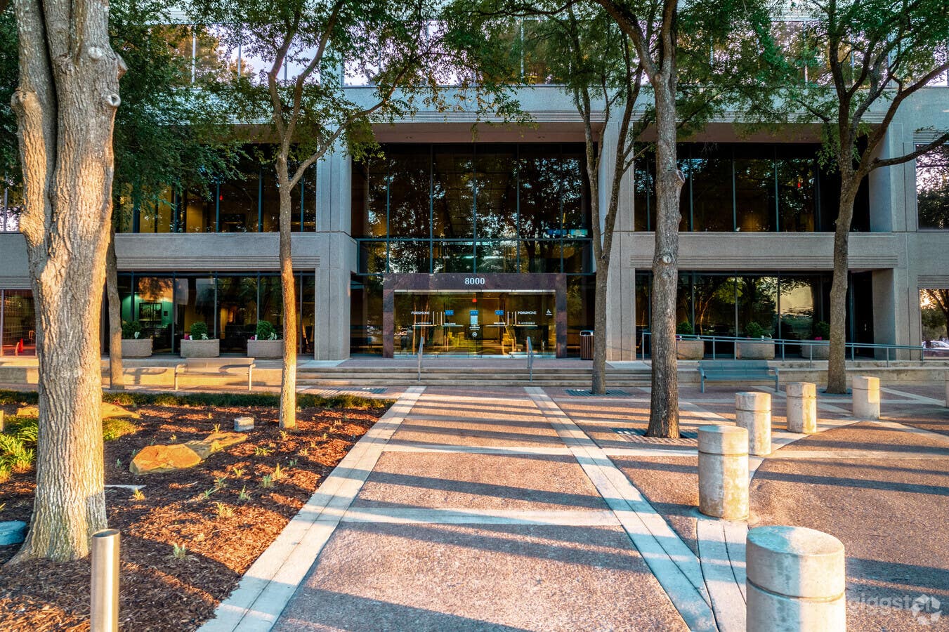 Private Executive Office Suite- Premium Furnished Space. Photo 3