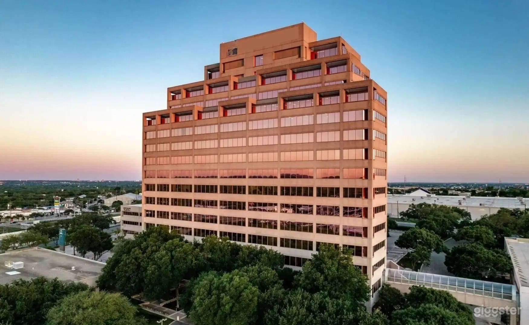 Private Executive Office Suite- Premium Furnished Space. Photo 4