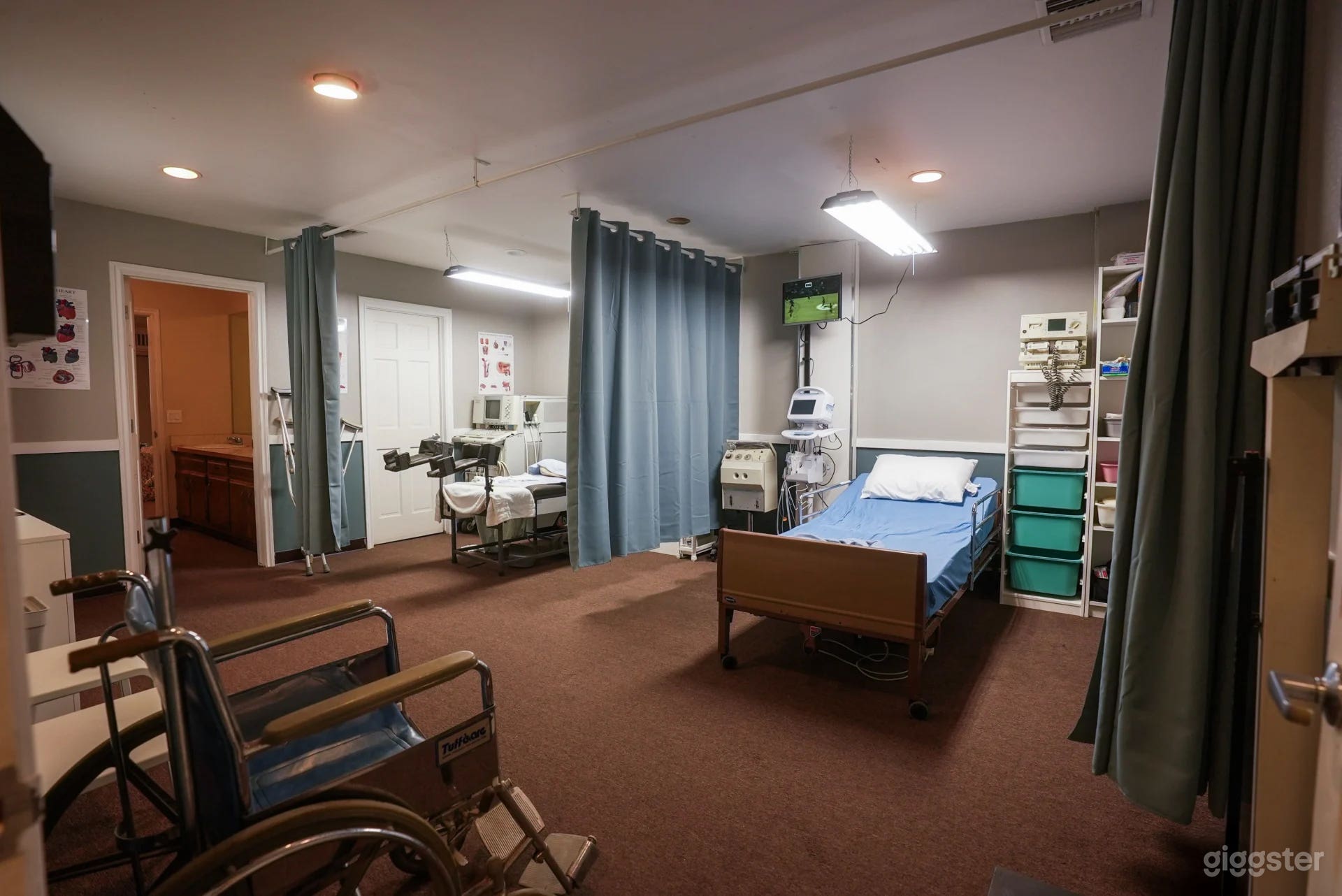 Vintage Film Sets | Hospital, Bar Set, Motel and more Photo 4