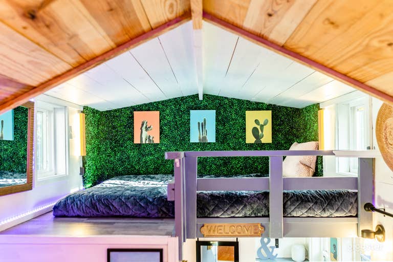  Plug.Play.Stay. Tiny Home 