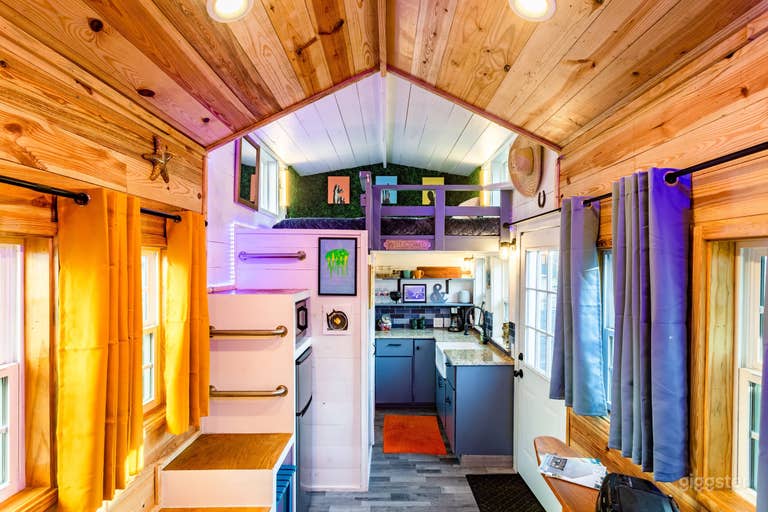  Plug.Play.Stay. Tiny Home 
