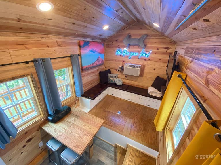  Plug.Play.Stay. Tiny Home 
