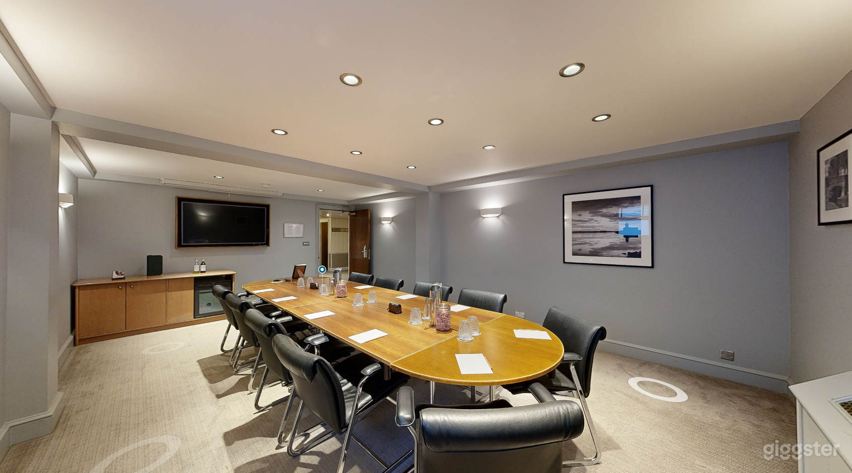 The Weekley Room Photo 2