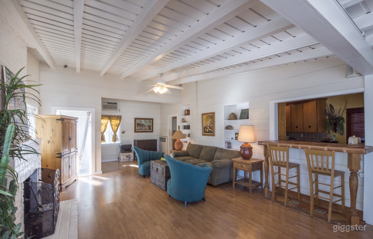 Sanitized, Cozy, Charming Home. Plenty of Parking. Photo 3