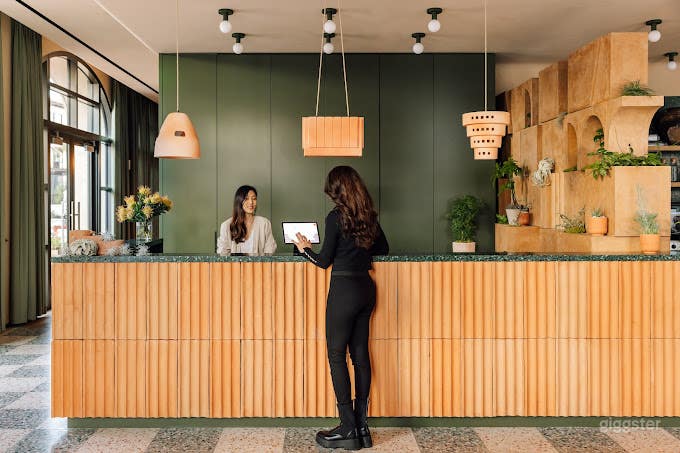 Contemporary Conference Room for 4 Guests Photo 3