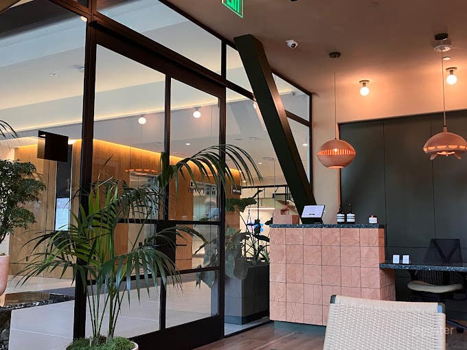 Contemporary Conference Room for 4 Guests Photo 4