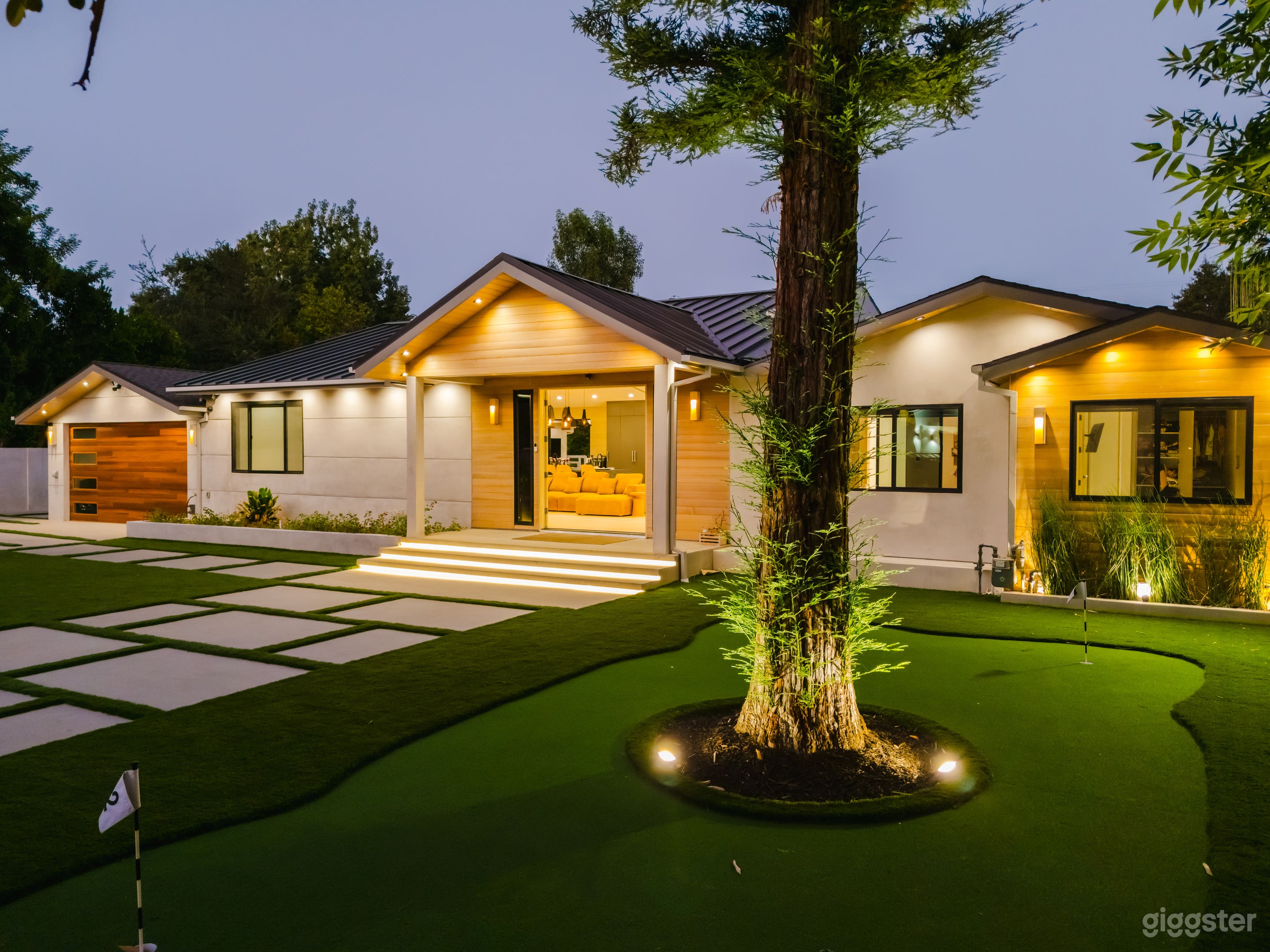 MODERN OASIS WITH VINTAGE AIRSTREAM Photo 4