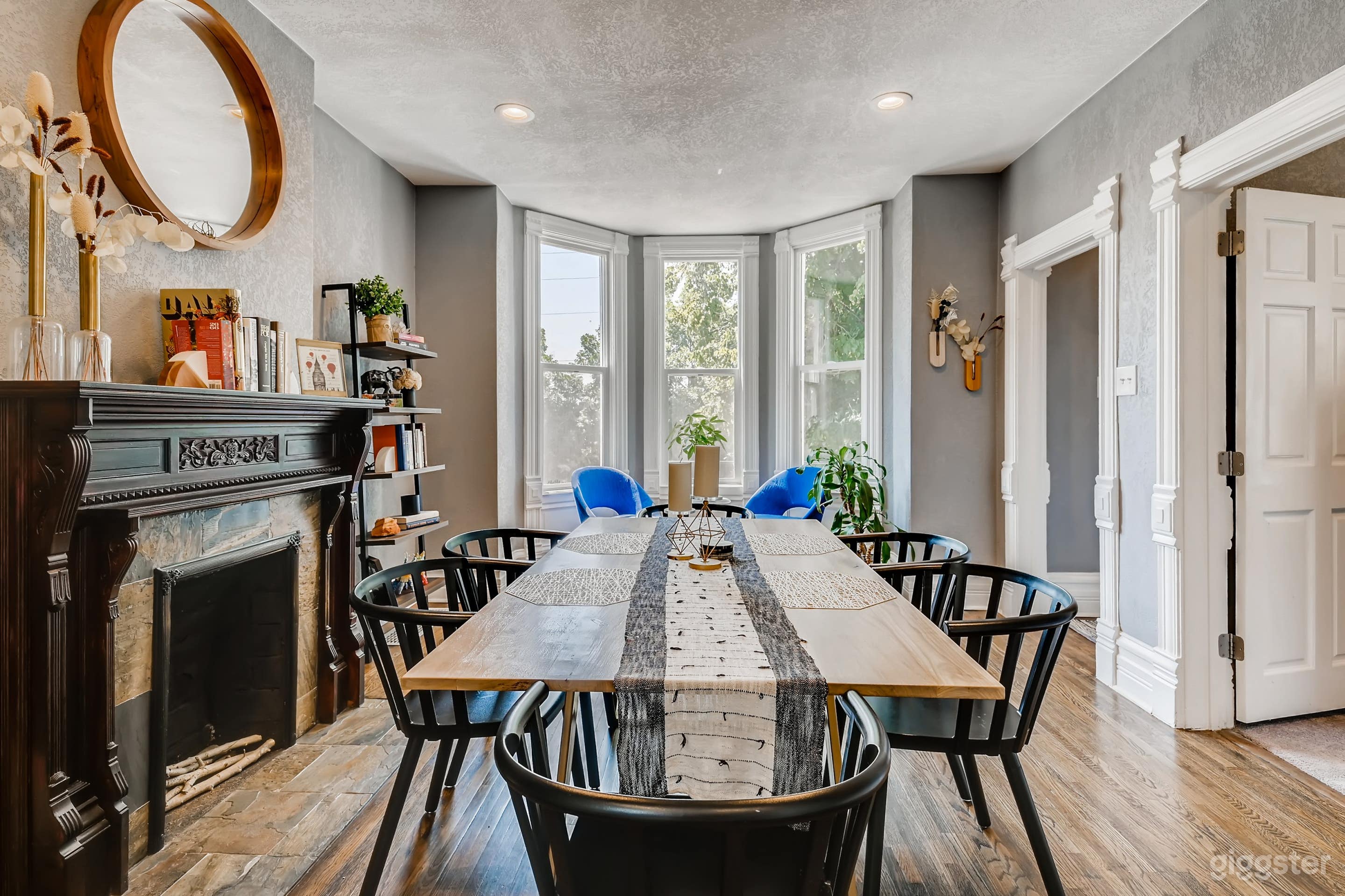 Urban Home with Rustic Decor Photo 3