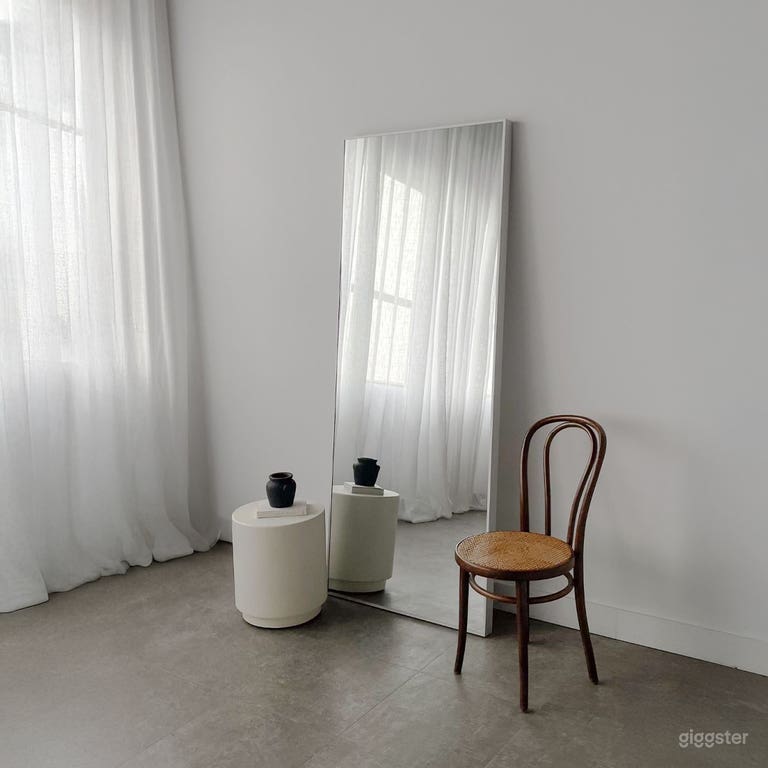  Sunlit All-Inclusive Studio with Movable Cyclorama Montreal 