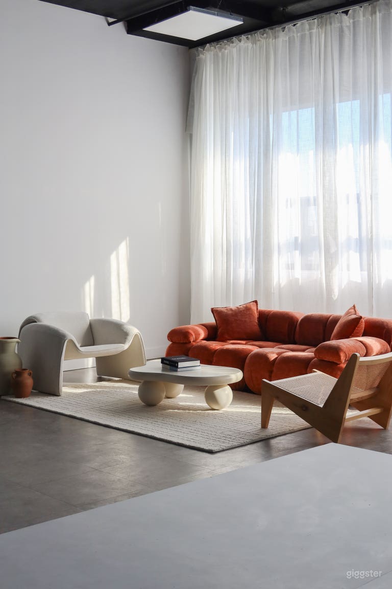  Sunlit All-Inclusive Studio with Movable Cyclorama Montreal 