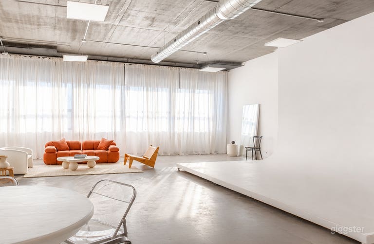  Sunlit All-Inclusive Studio with Movable Cyclorama Montreal 