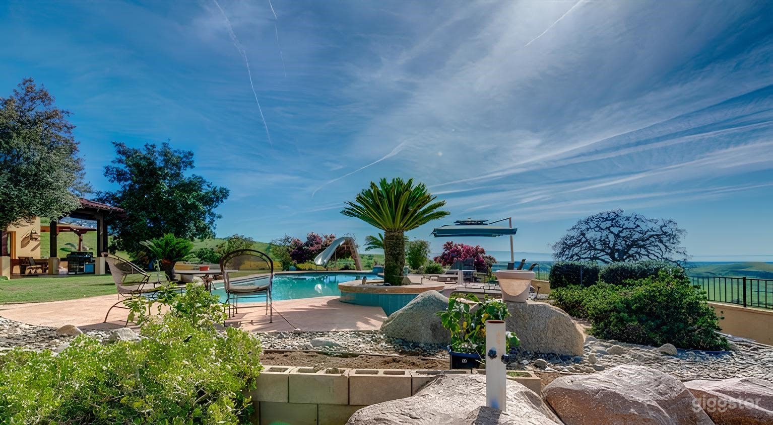 Expansive 80-Acre Oasis: Pool, Hot Tub, Gardens &amp; Scenic Hills Photo 3