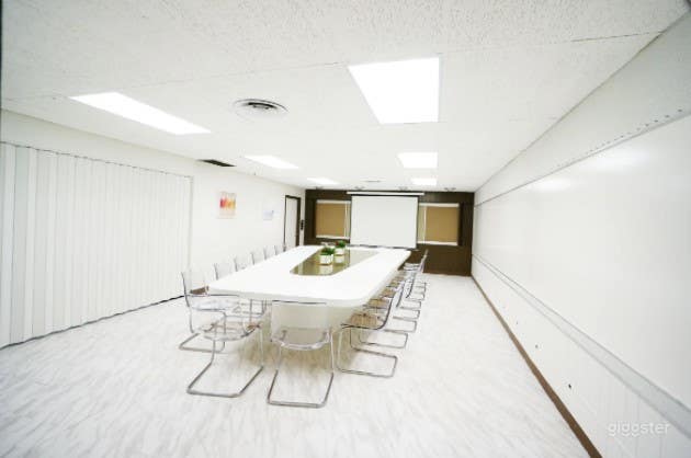 Boardroom w/ Kitchen-NEAR O’Hare Photo 3