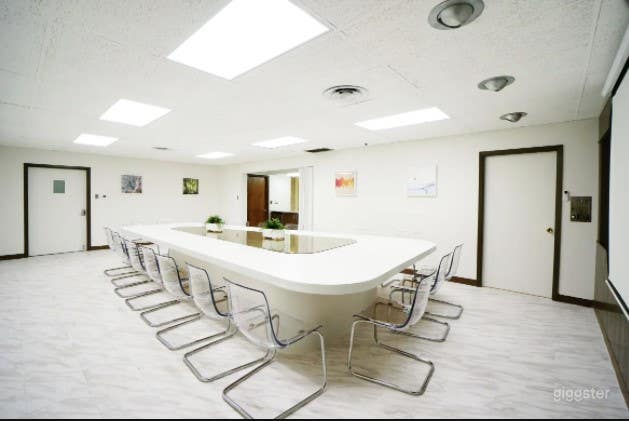 Boardroom w/ Kitchen-NEAR O’Hare Photo 2