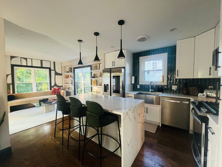  Modern + Stylish Production Space W/ Natural Light 