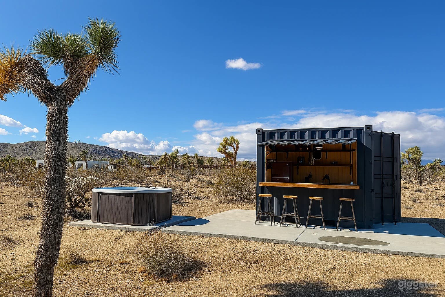 The Moasis | 5 acre Modern w Pool & Spa Photo 3