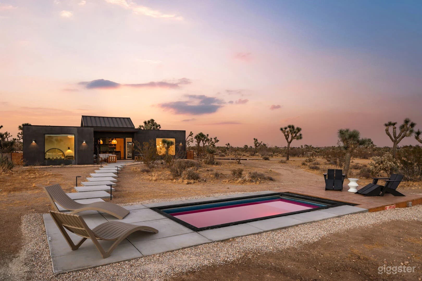 The Moasis | 5 acre Modern w Pool & Spa Photo 2