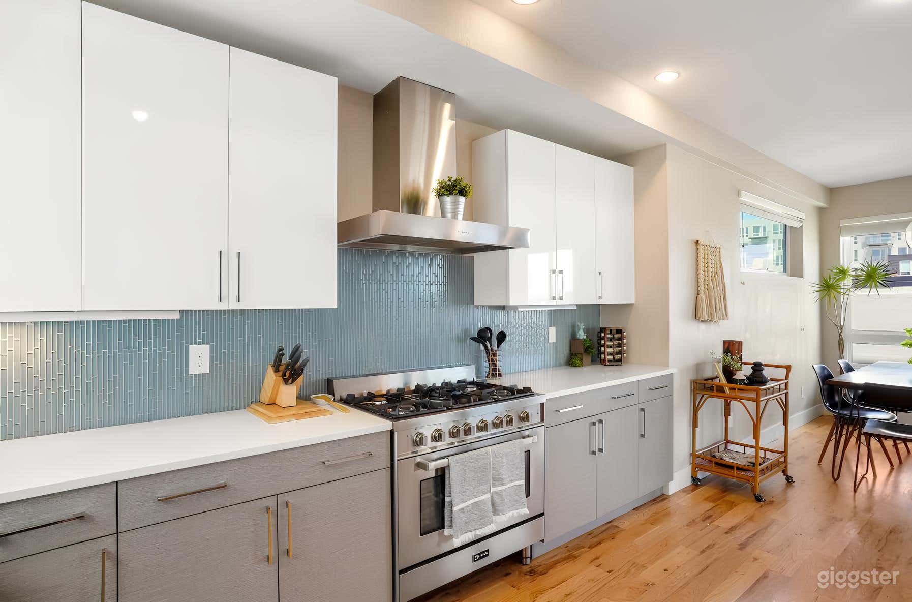 Modern Cozy Home in Denver Photo 2