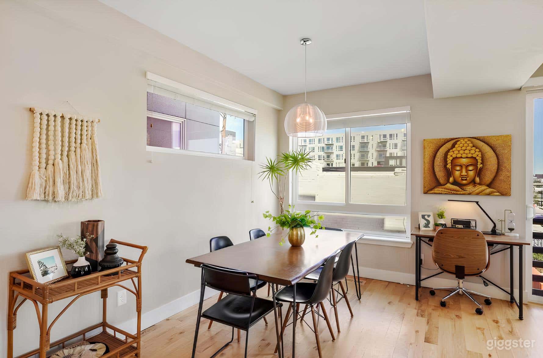 Modern Cozy Home in Denver Photo 3