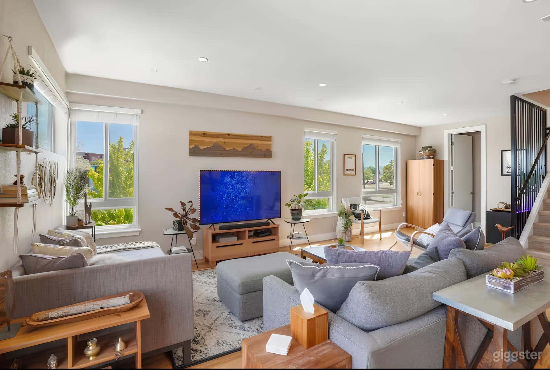 Modern Cozy Home in Denver Photo 1