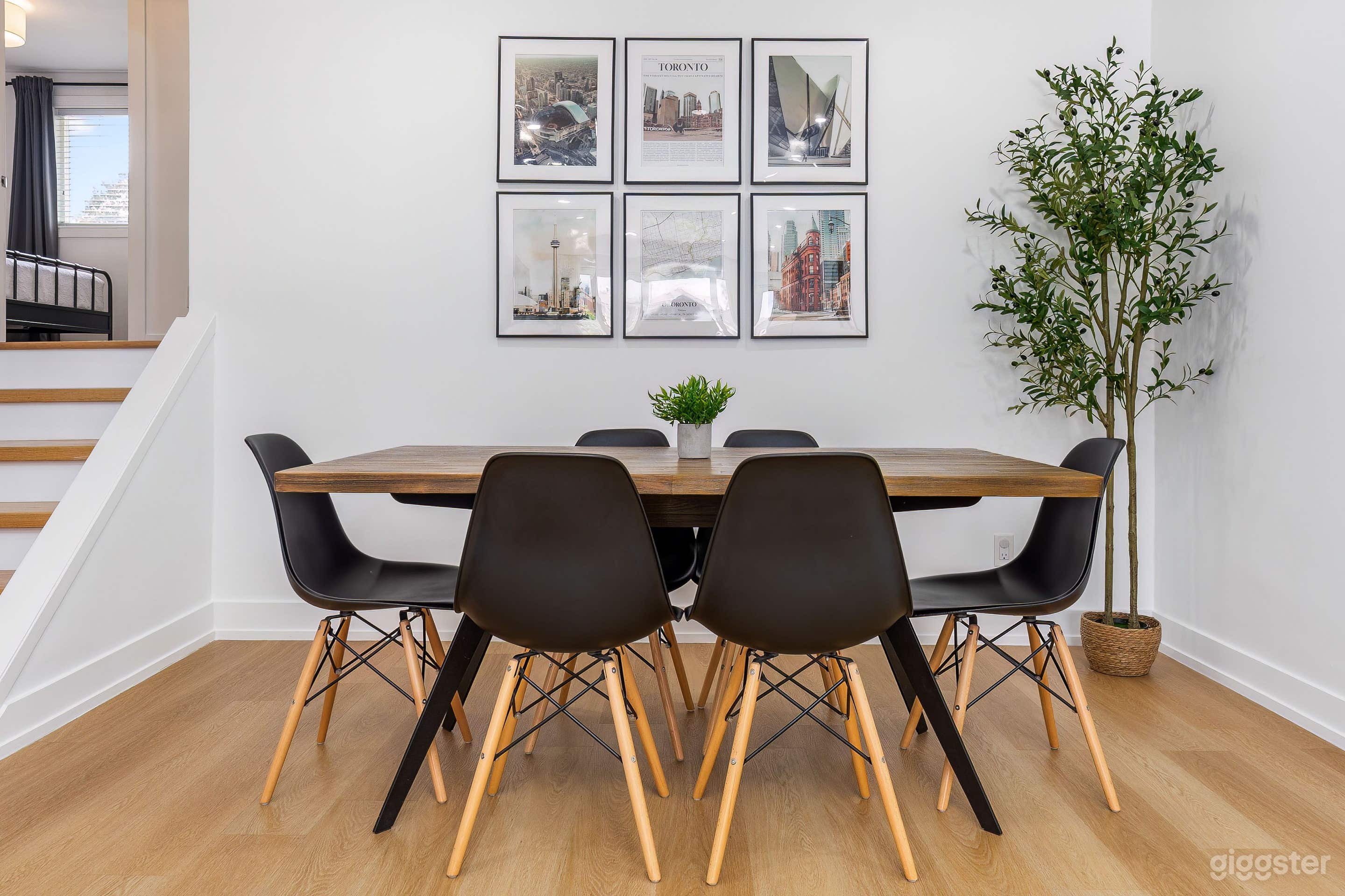 Modern 4BR Home | MCM Minimalist Decor Photo 2