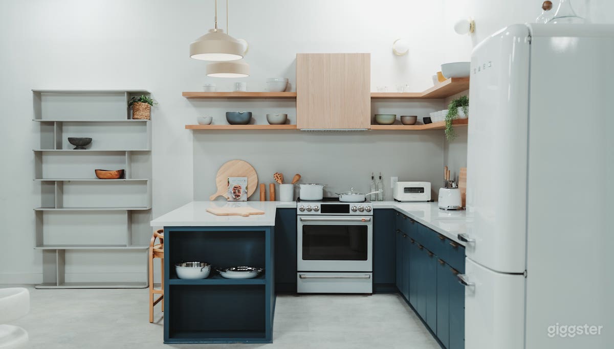 Modern And Stylish Turn-Key Production Studio Photo 3