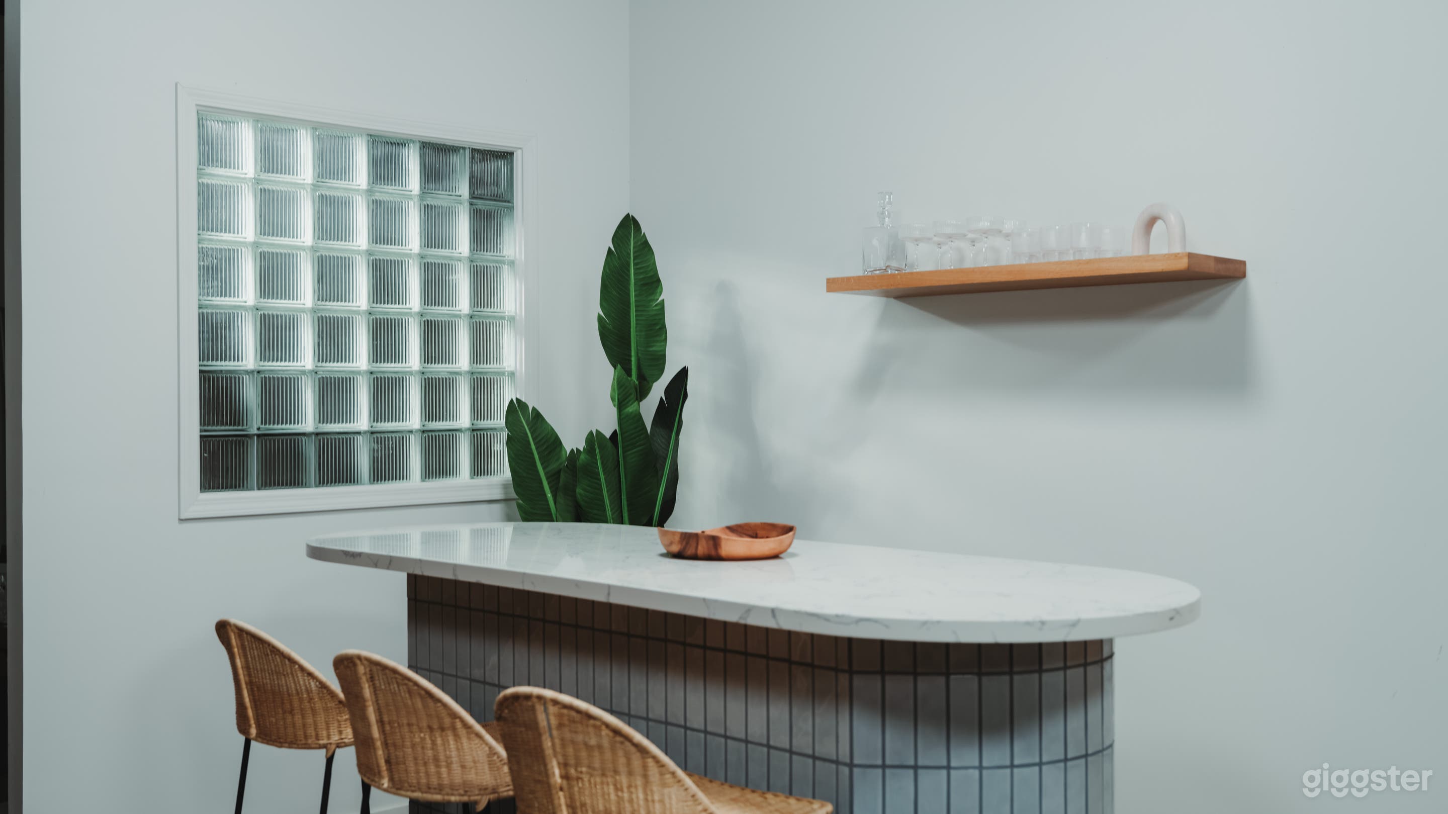 Modern And Stylish Turn-Key Production Studio Photo 4