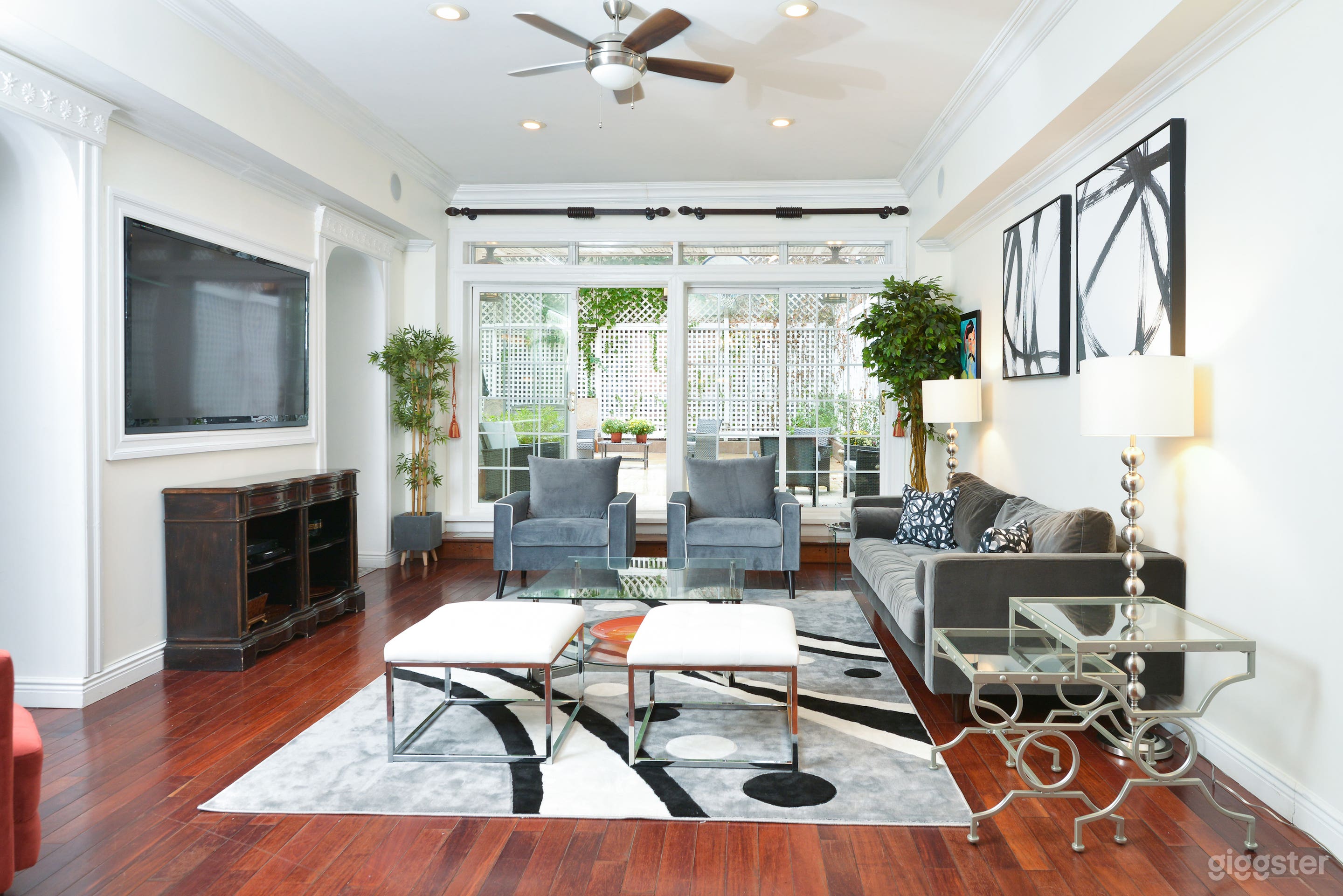 Modern Townhouse With Backyard Patio Photo 1