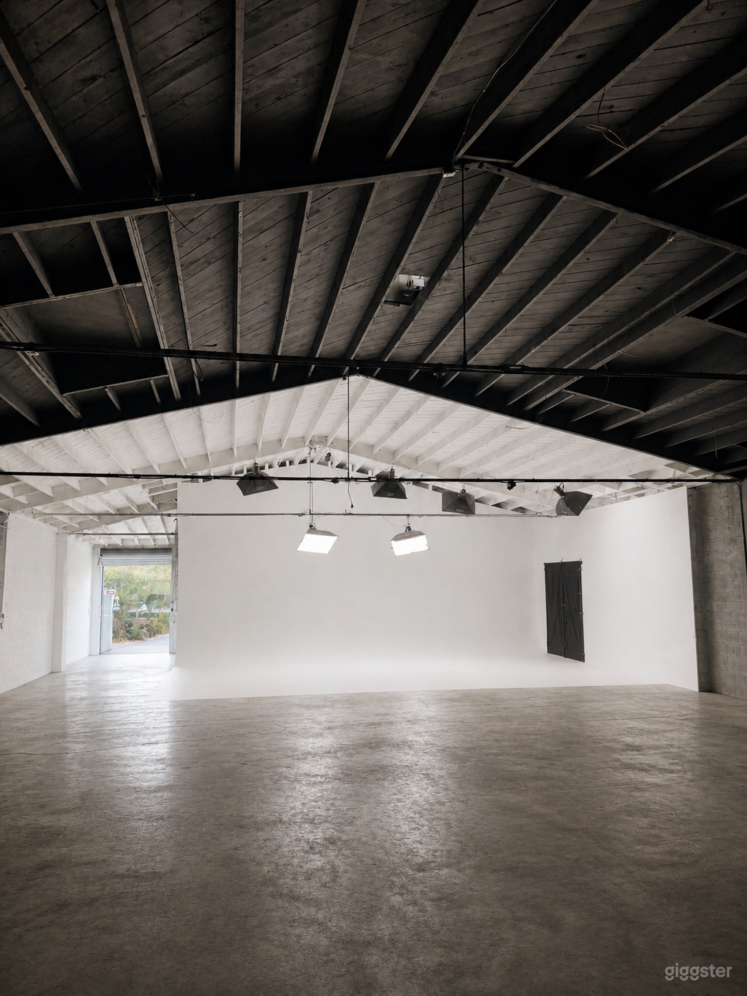 4-in-1 Film Stage LA,CYC, + Set builds Photo 1
