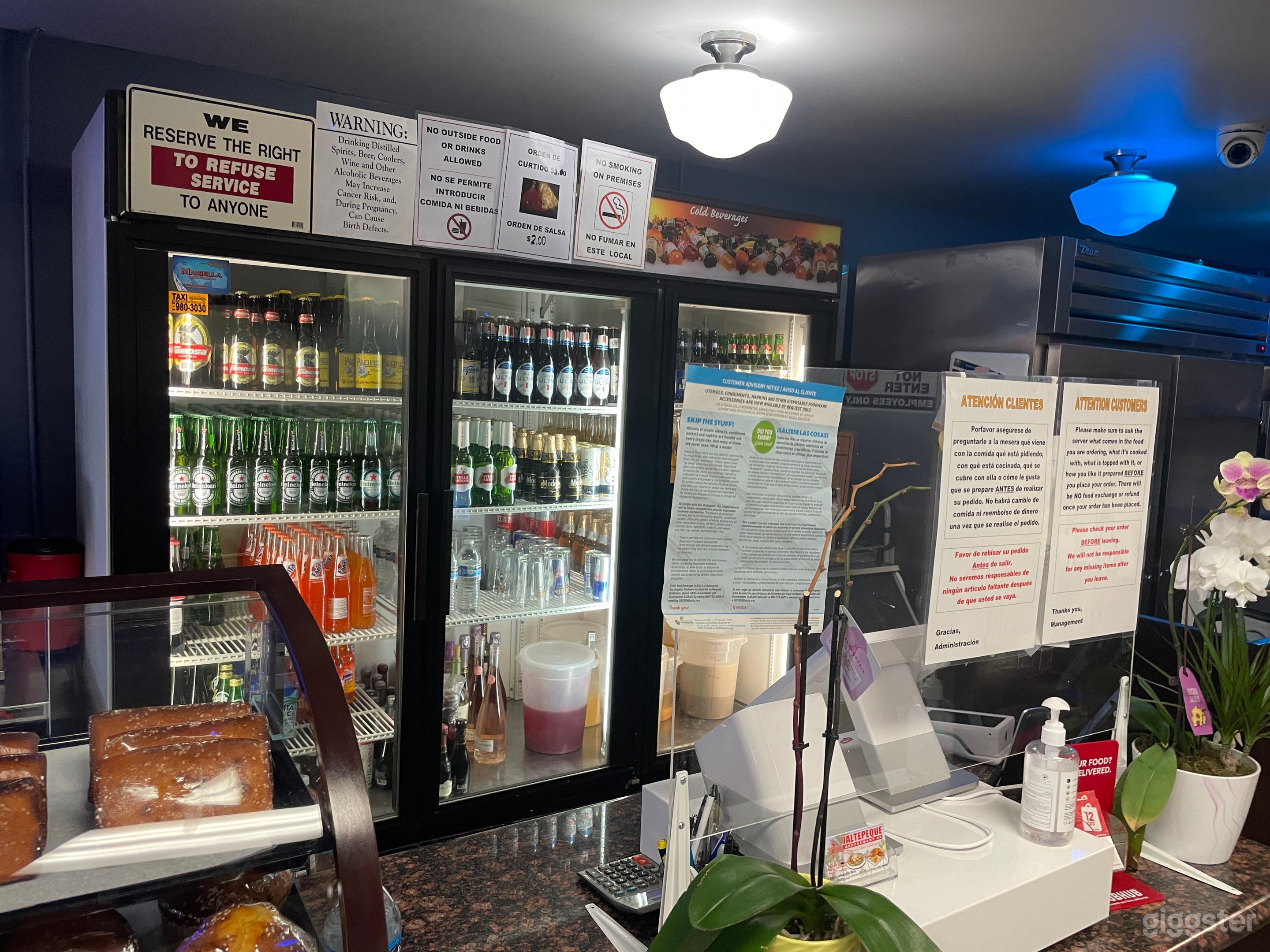 Restaurant with Bar Booth and Stage  Photo 4