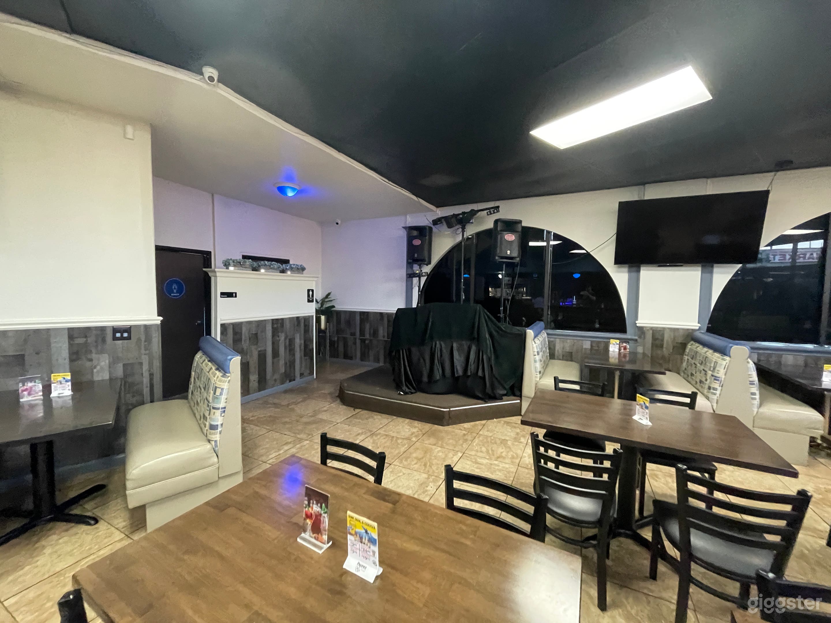 Restaurant with Bar Booth and Stage  Photo 1