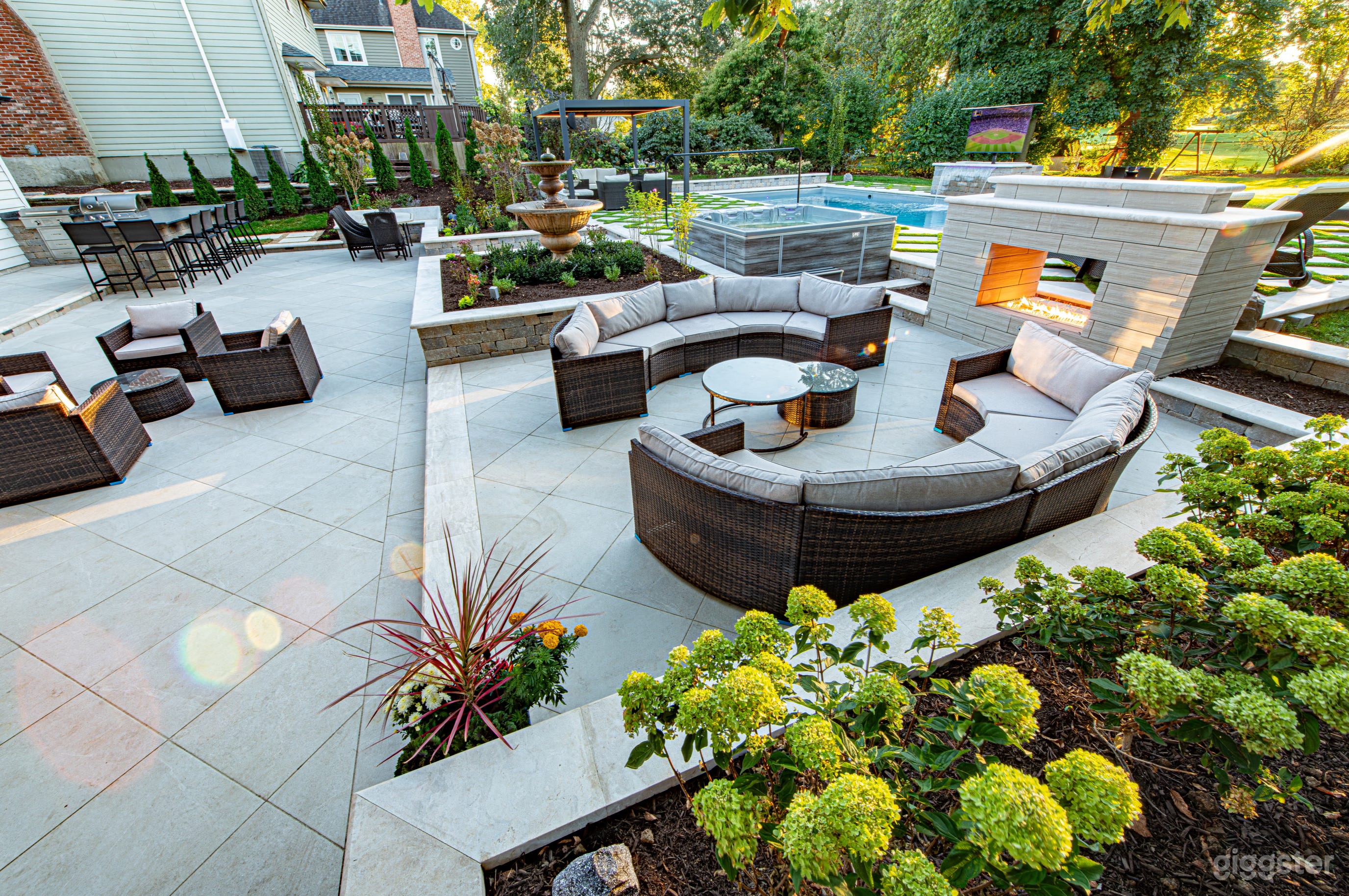 Backyard Oasis - Welcome to your resort at home. Photo 3