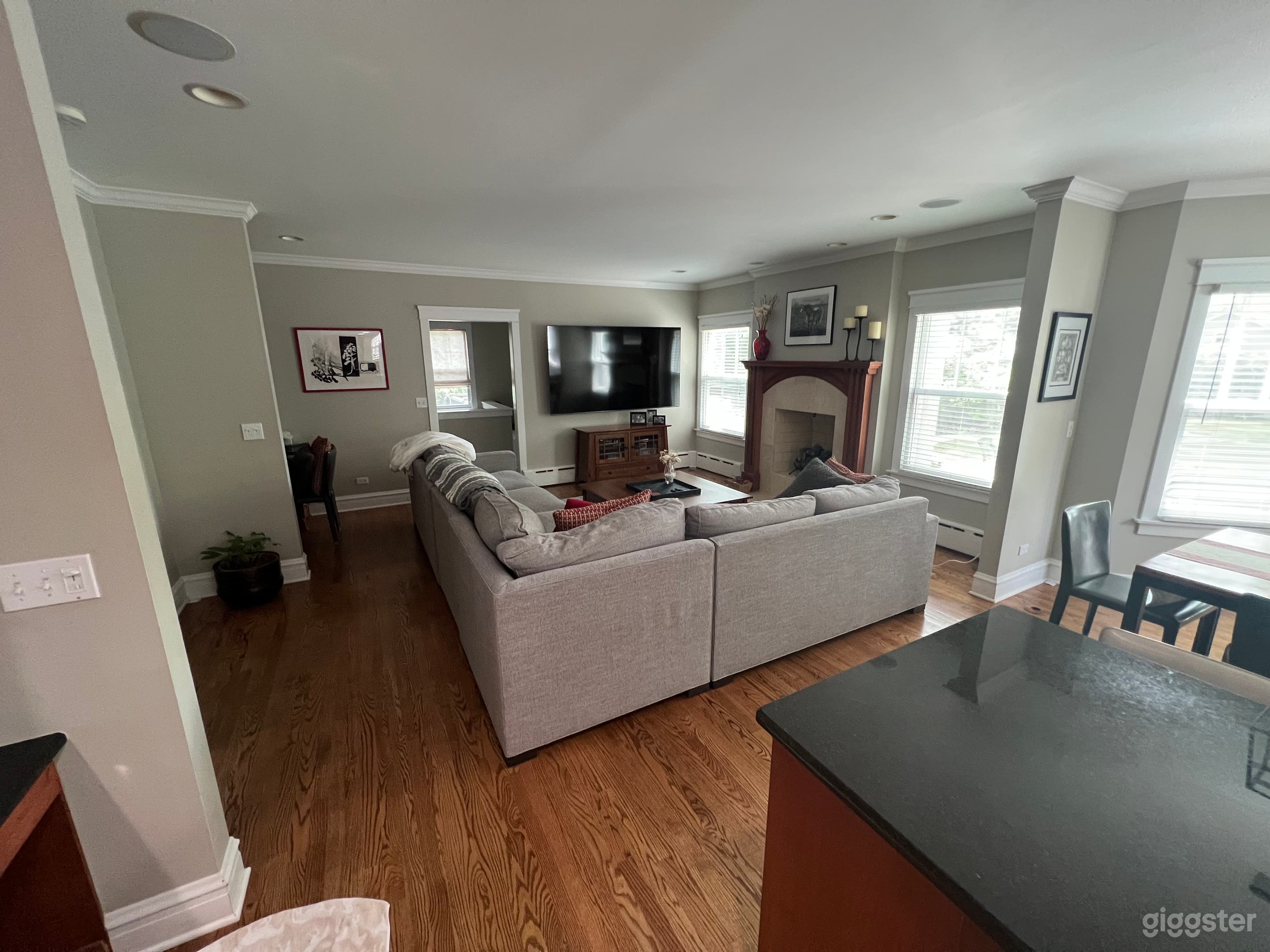 Classic early-1900s 3-story Northshore home Photo 2