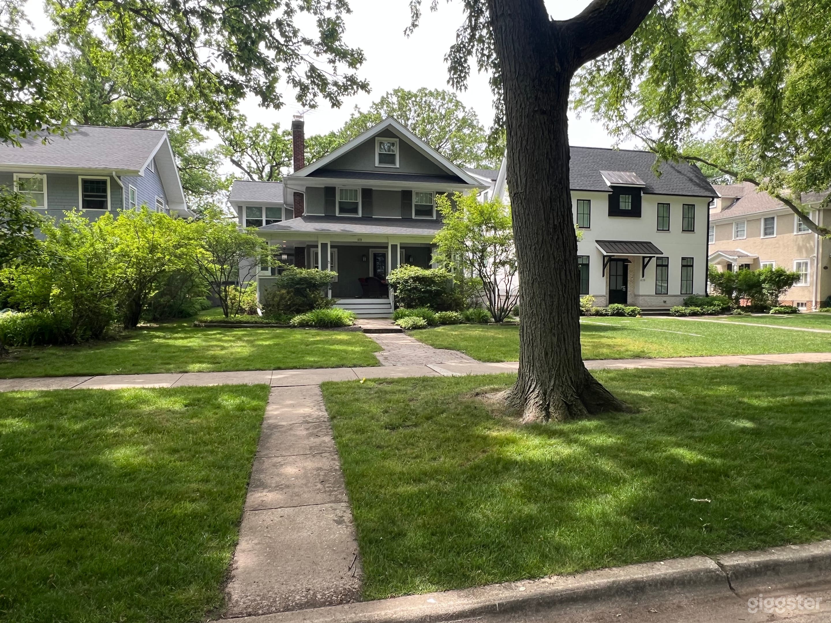 Classic early-1900s 3-story Northshore home Photo 1