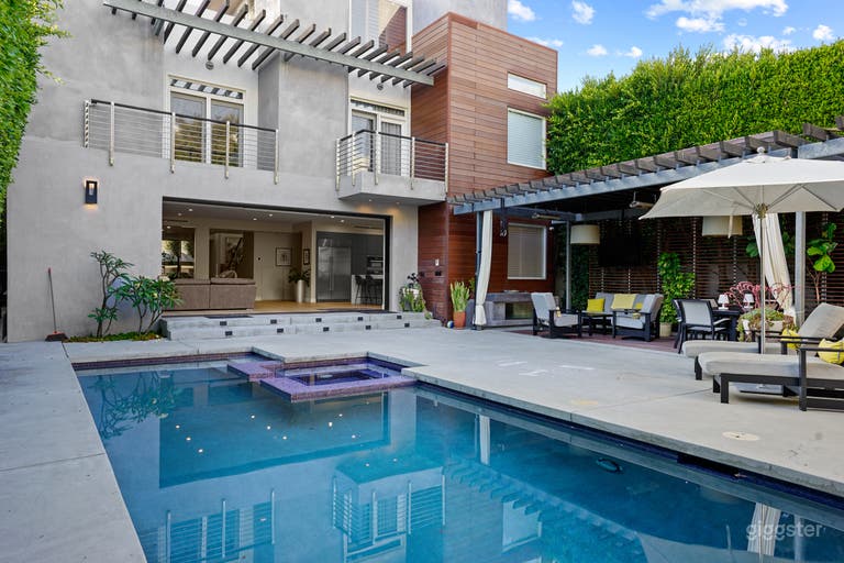  Backyard - Pool - Hot Tub 