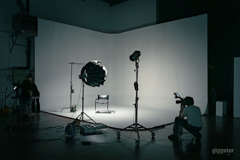  Cyclo / Salon Vintage /Hangar /Chambre rouge /Coiffeur affro 