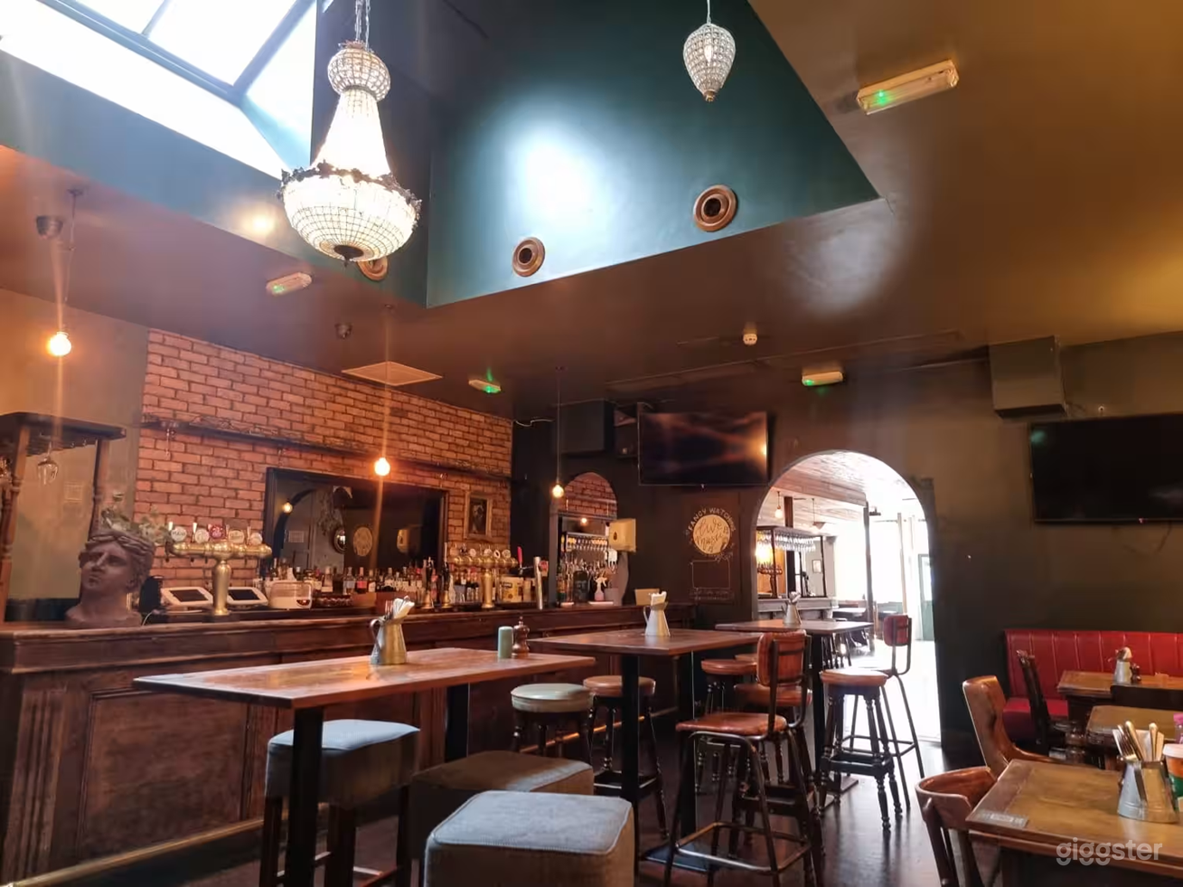 Behind the Arch - WIMBLEDON Photo 4