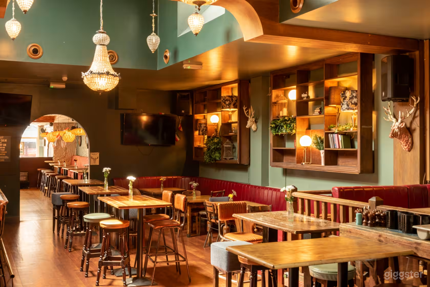 Behind the Arch - WIMBLEDON Photo 1