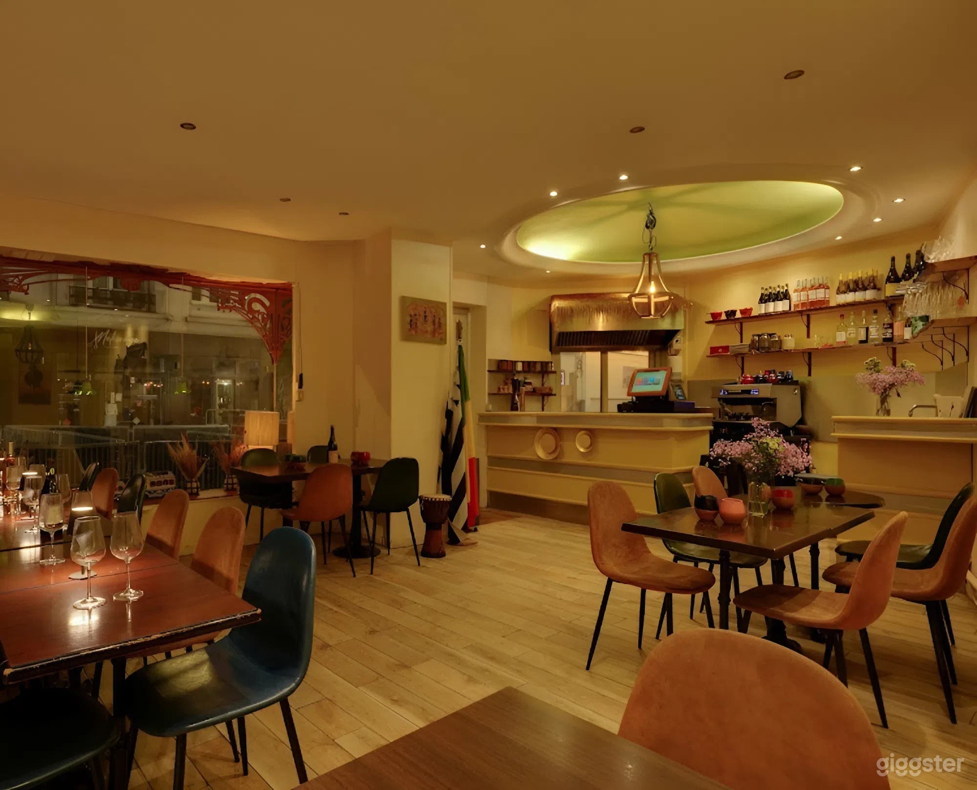 Photo de Espace de restaurant unique breton-sénégalais au centre de Paris 1