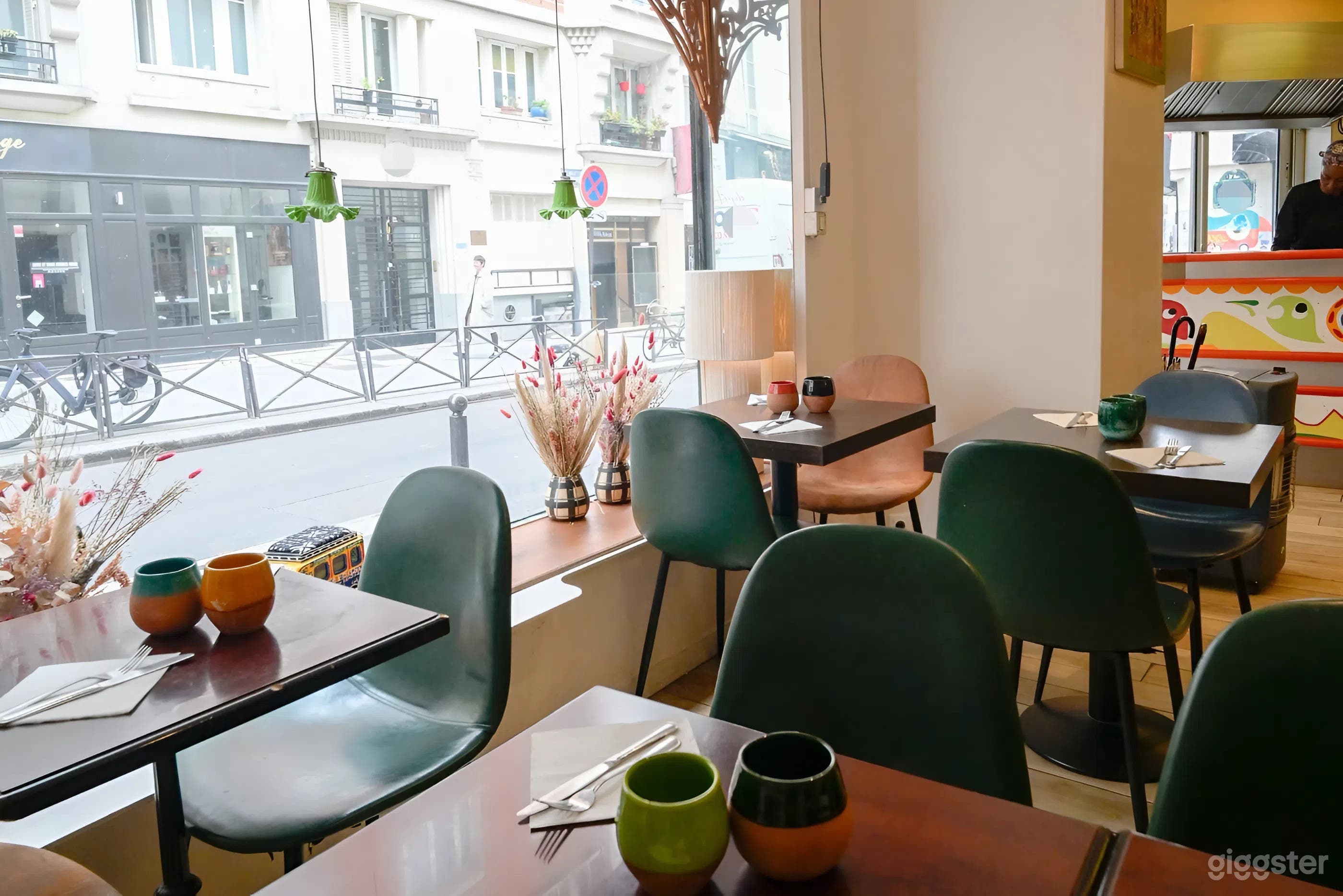 Photo de Espace de restaurant unique breton-sénégalais au centre de Paris 4