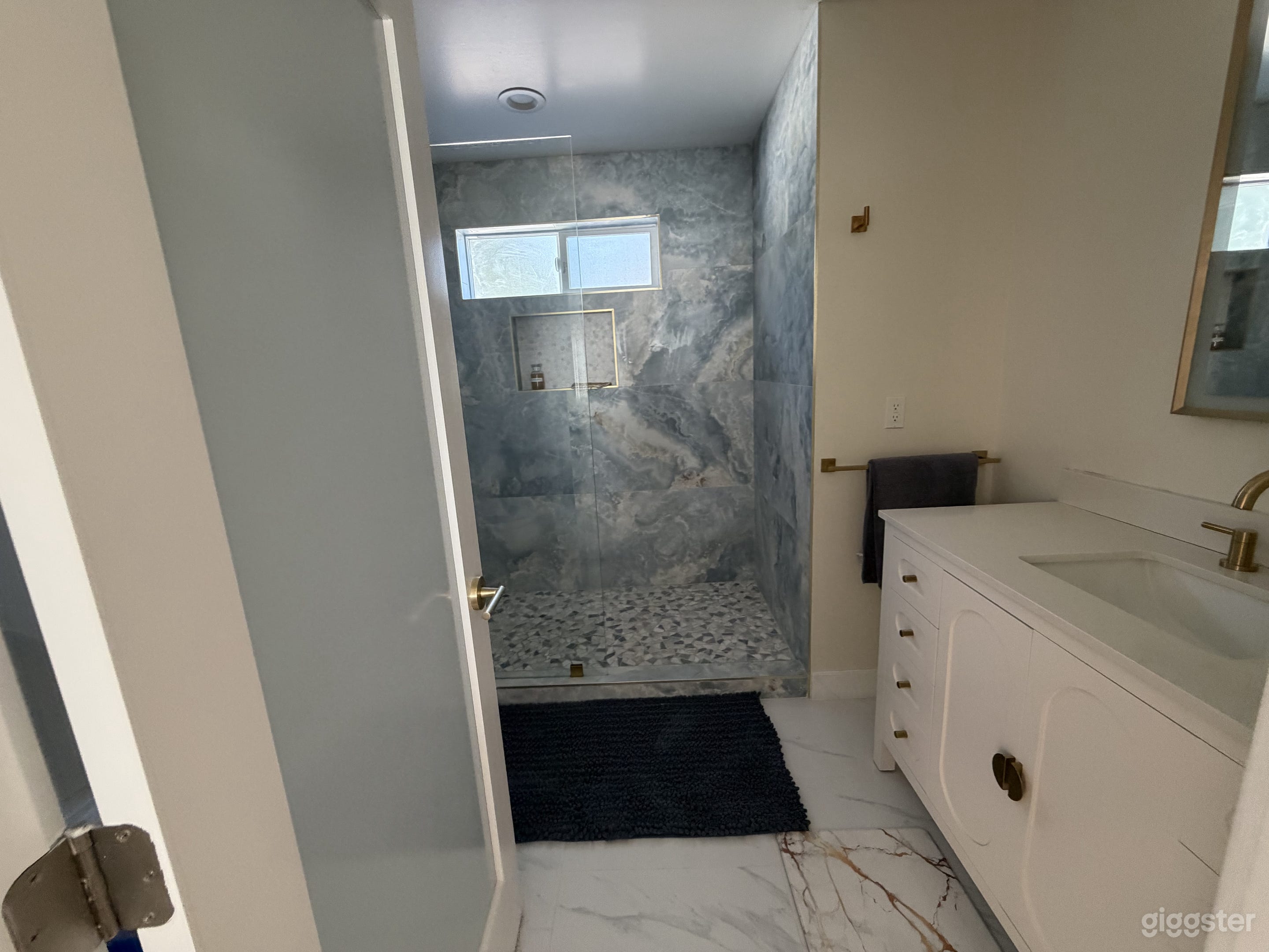 Stunning Mansion with Tennis Court in Pasadena Photo 4