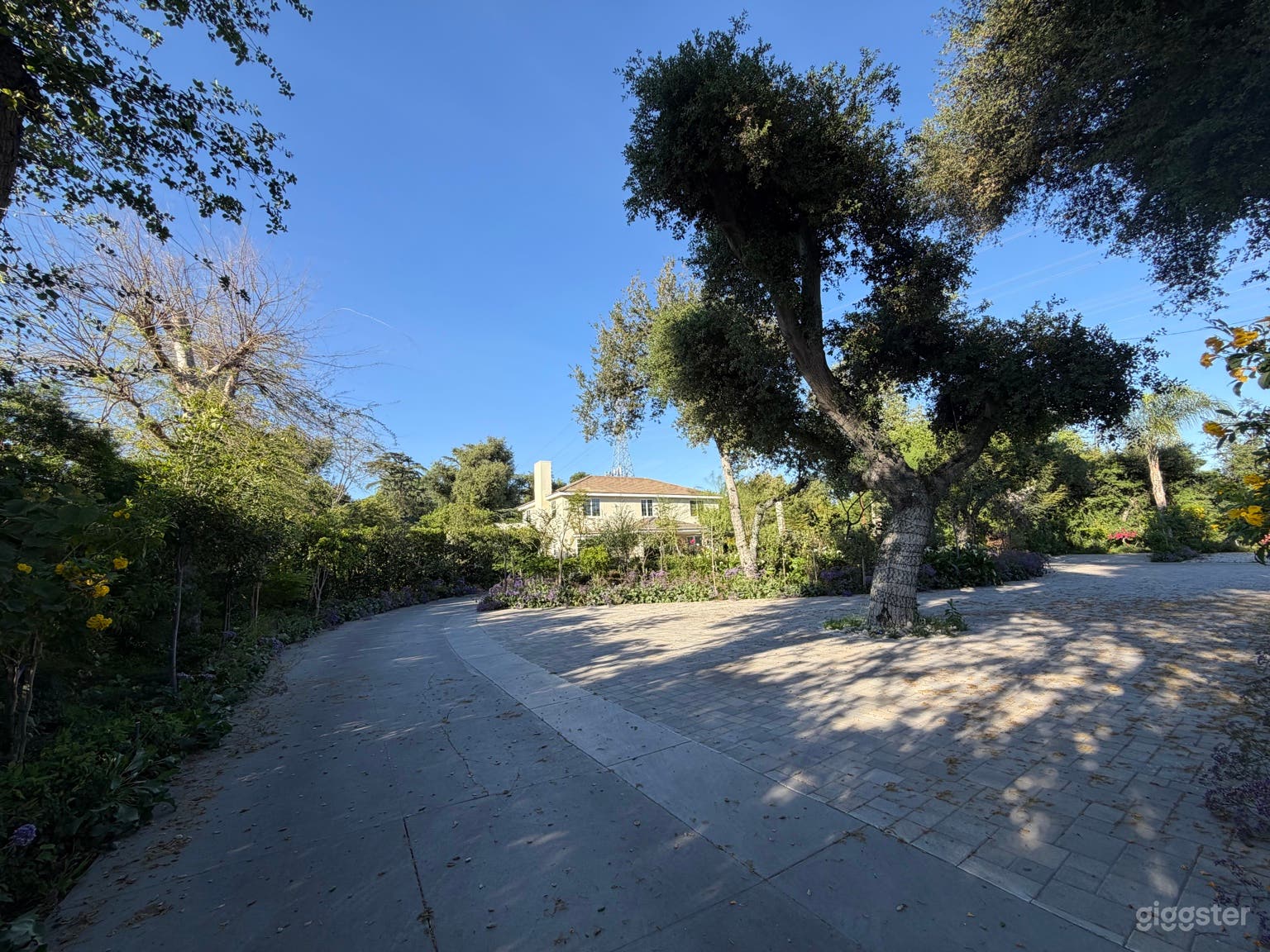 Stunning Mansion with Tennis Court in Pasadena Photo 4