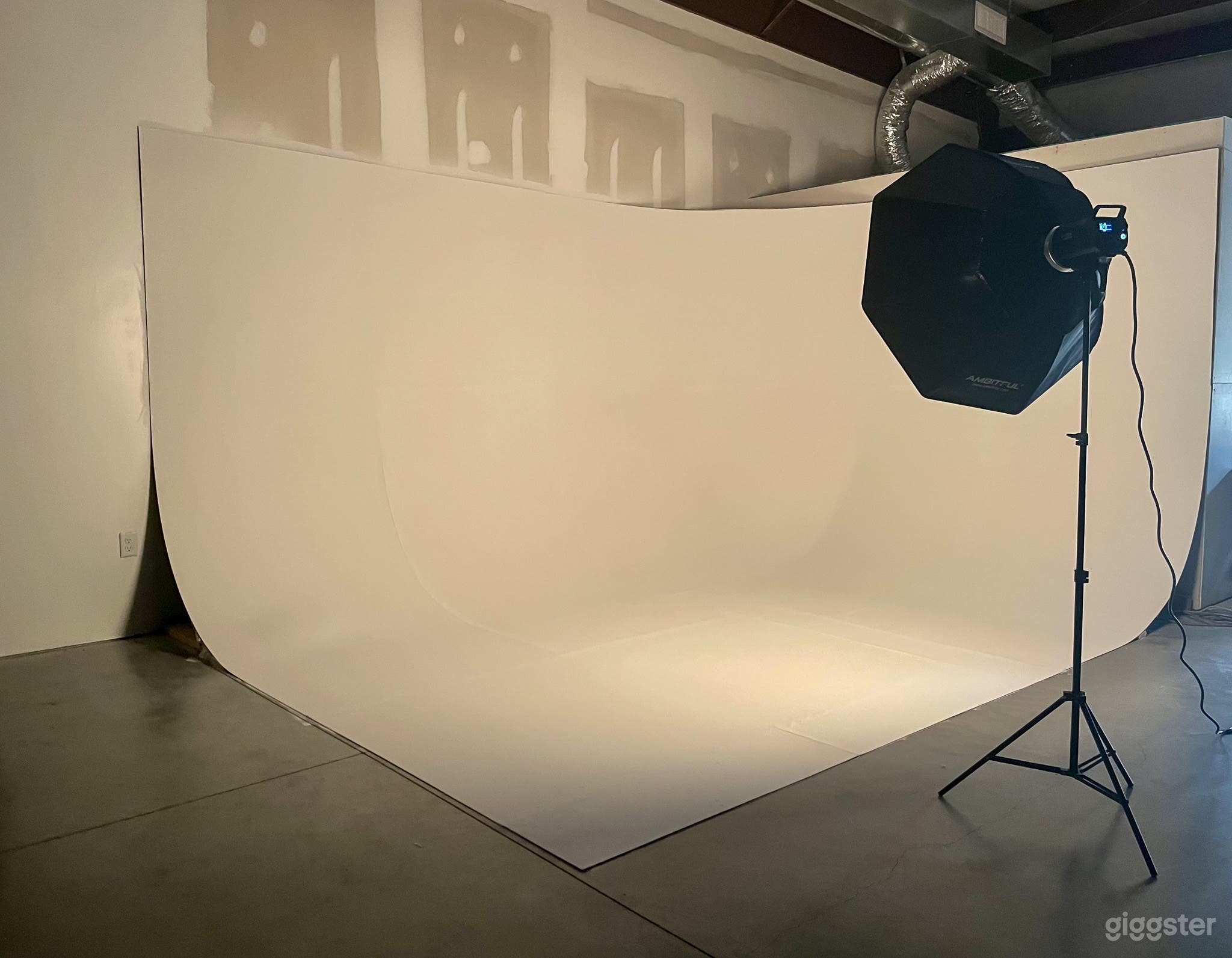 Suburban flex space content creation studio Photo 3