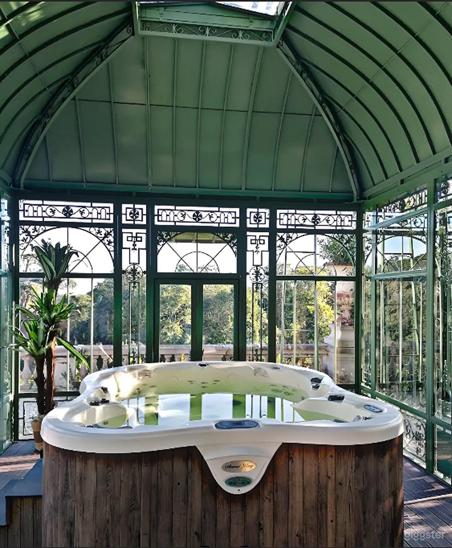 Photo de Bain à Remous Extérieur de Luxe 3