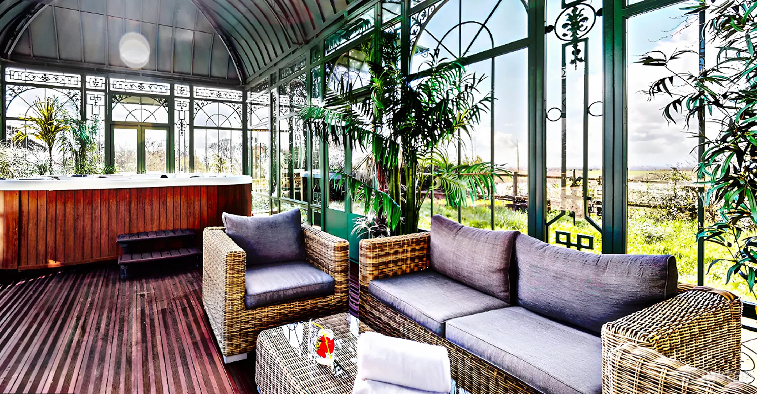 Photo de Bain à Remous Extérieur de Luxe 2