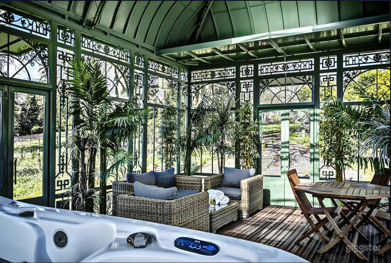  Luxury Outdoor Spa Tub 