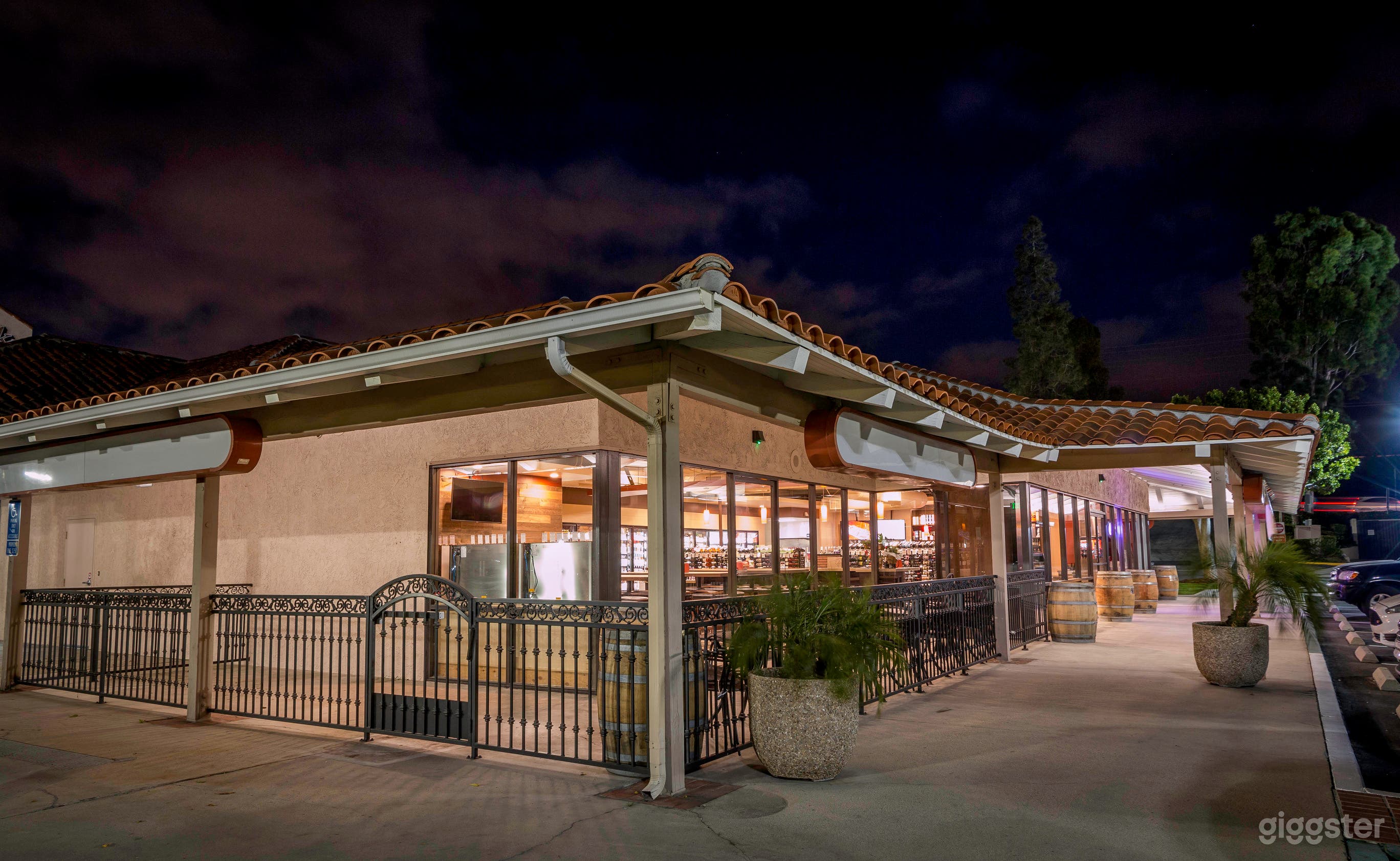 Spacious Wine Bar in central Orange County location Photo 2