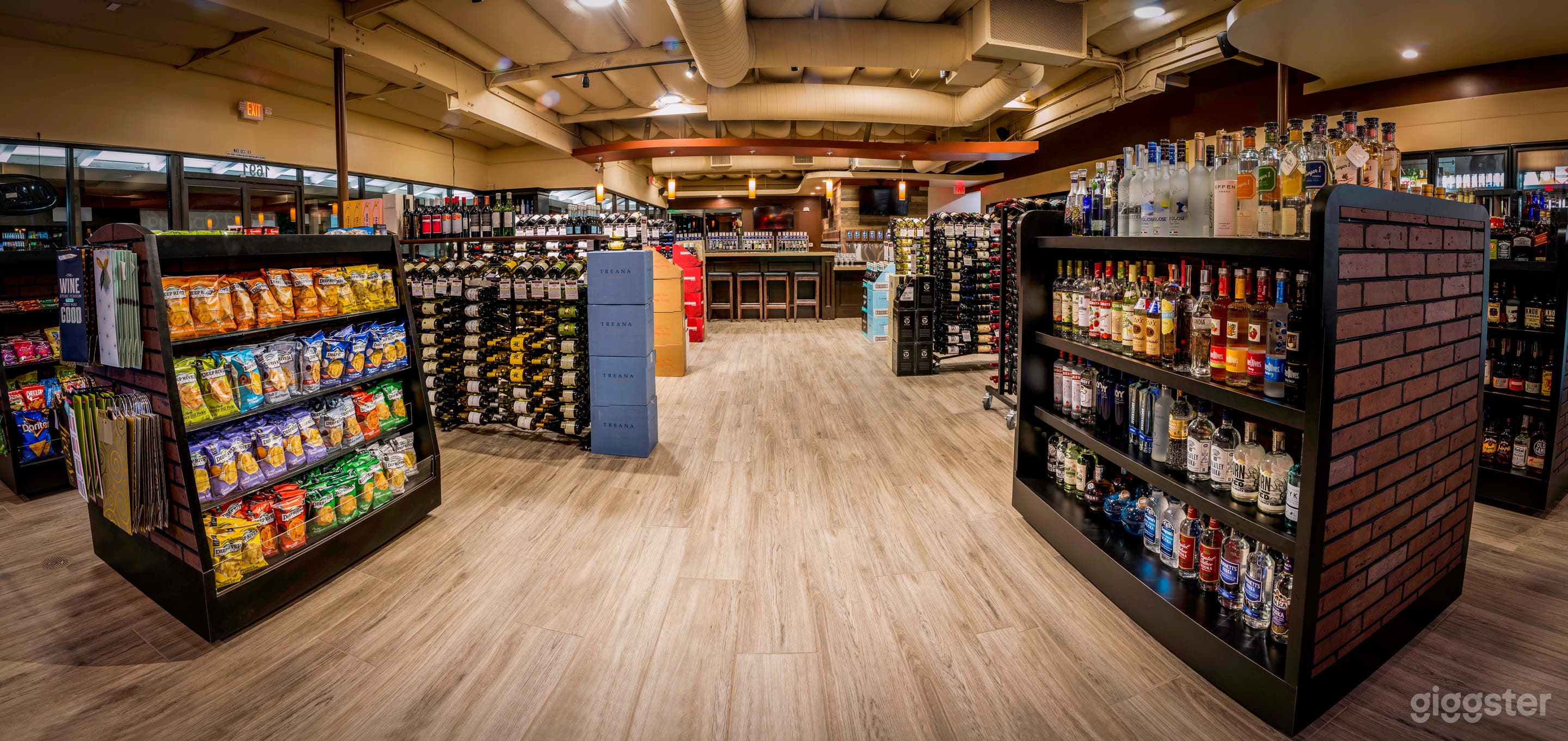 Spacious Wine Bar in central Orange County location Photo 3